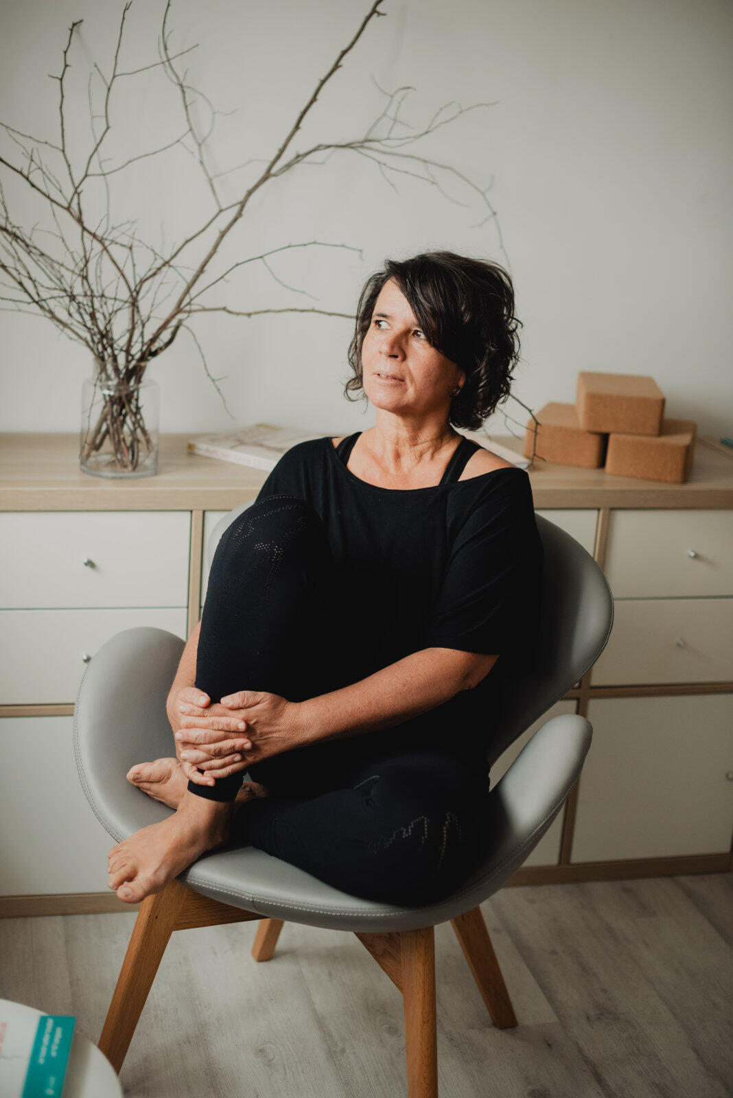 Raquel Devillé, thérapeute spécialiste en stress et trauma Thérapeute spécialiste en stress et trauma avec la méthode TRE, Somatic Experiencing, Brainspotting et Constellations Familiales